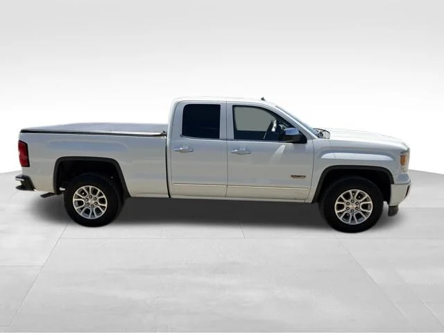 Used 2015 White GMC SLE image 2