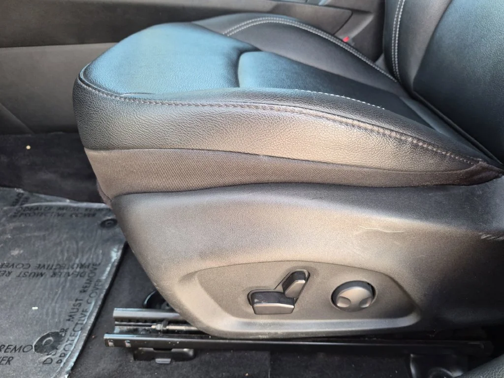 Used 2025 White Jeep Limited image 19