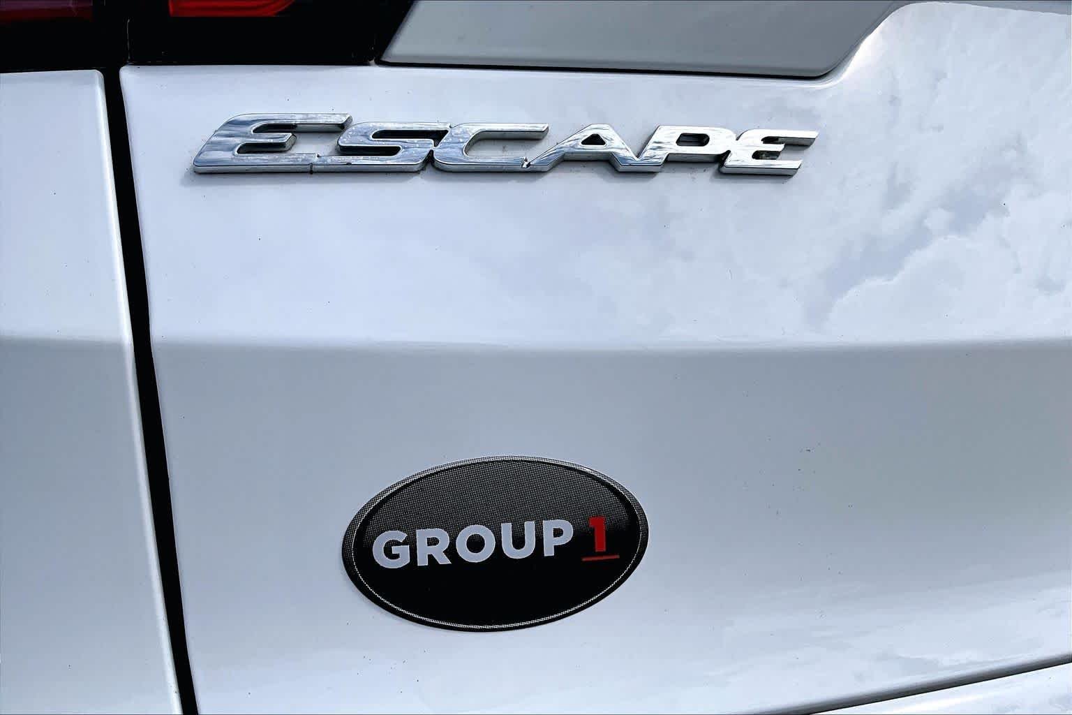 Used 2018 Oxford White Ford SEL image 33