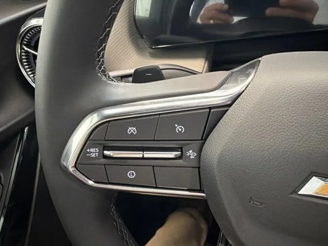 New 2027 Summit White Chevrolet LT image 35