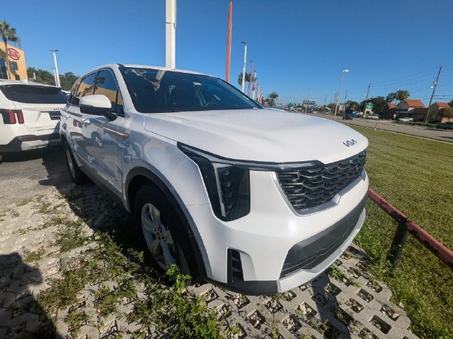 Used 2026 White Kia LX image 3