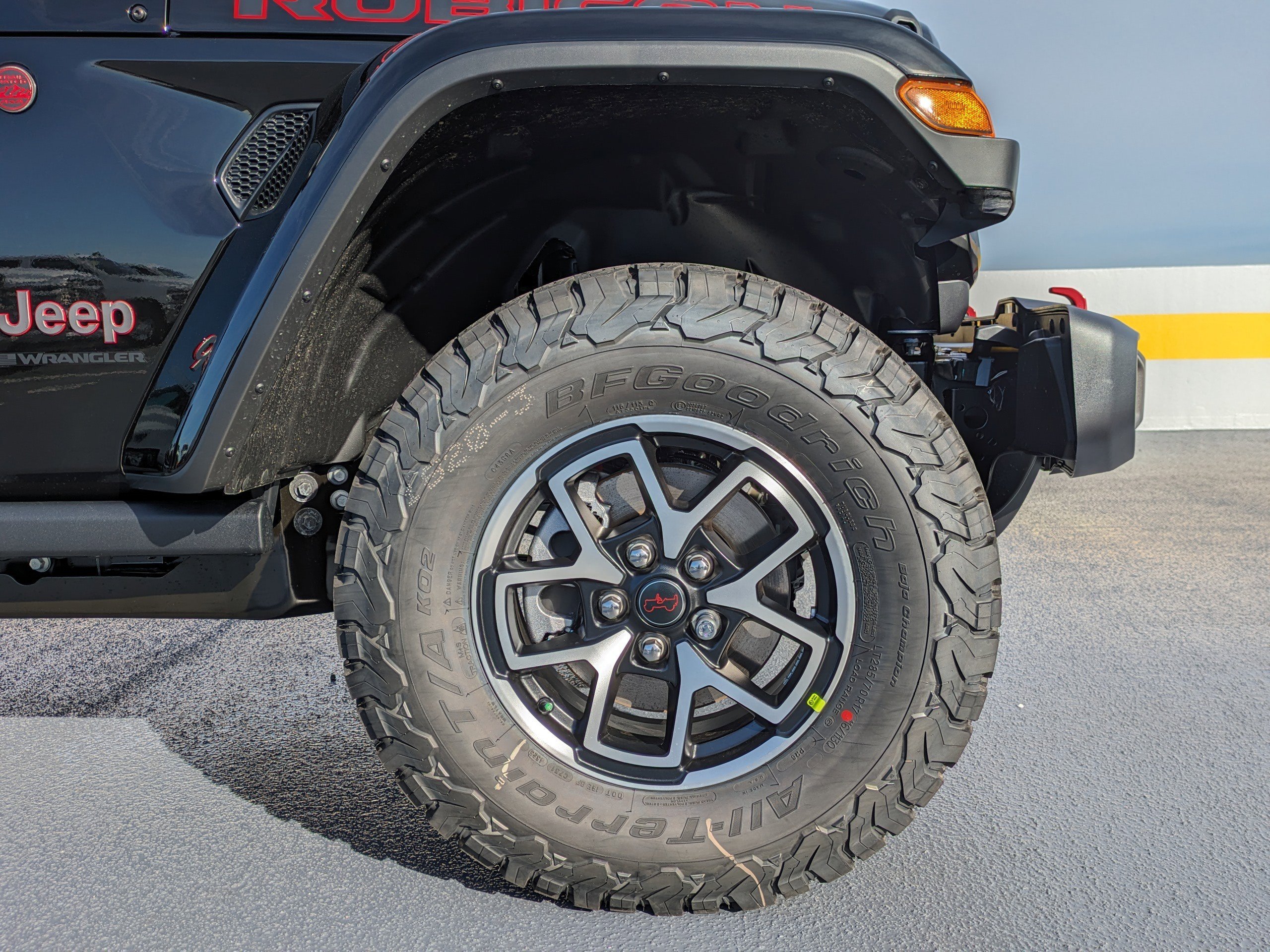 New 2026 Black Clear-Coat Exterior Paint Jeep Rubicon image 10
