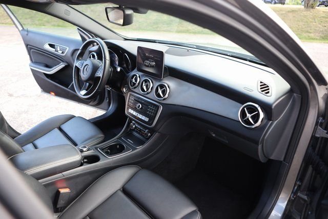 Used 2020 Gray Mercedes-Benz GLA 250 image 32