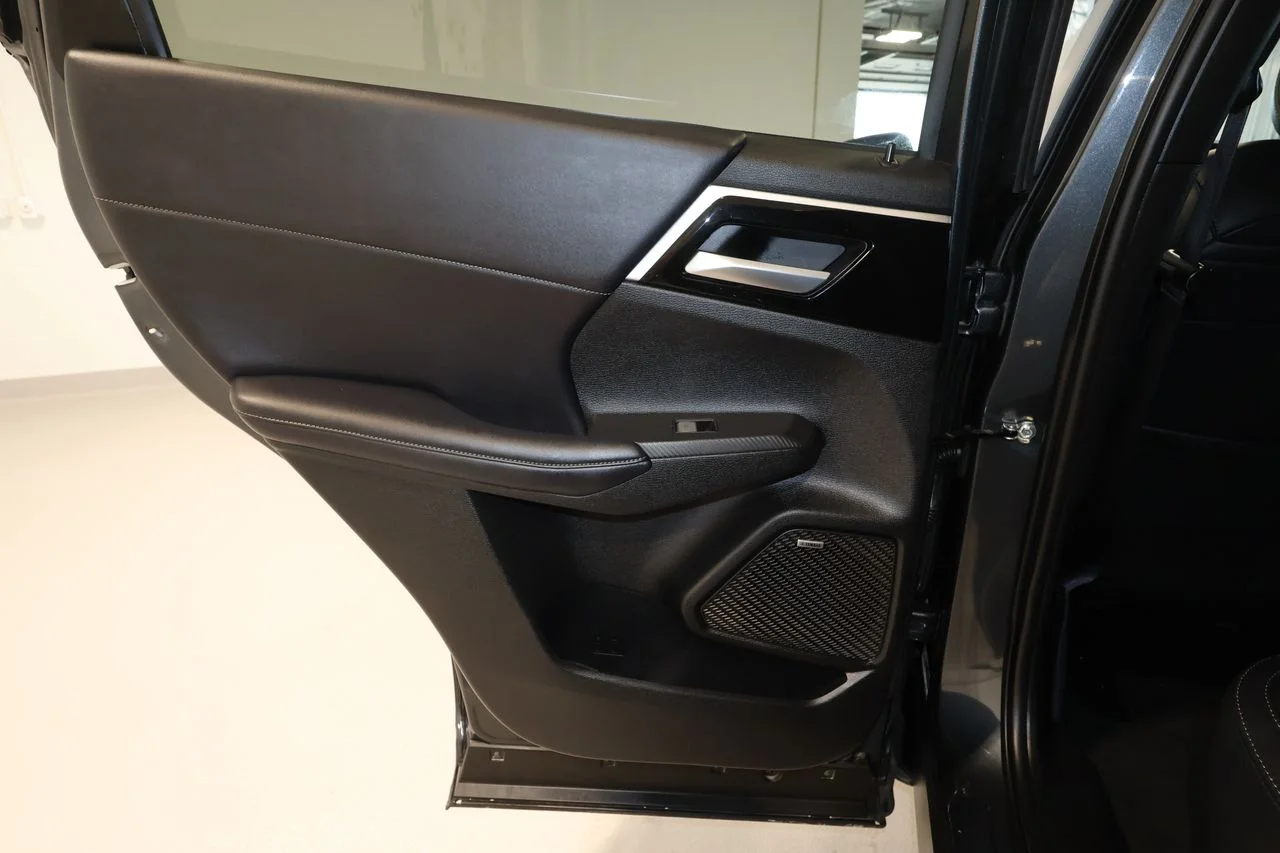Used 2025 Gray Mitsubishi SE image 21