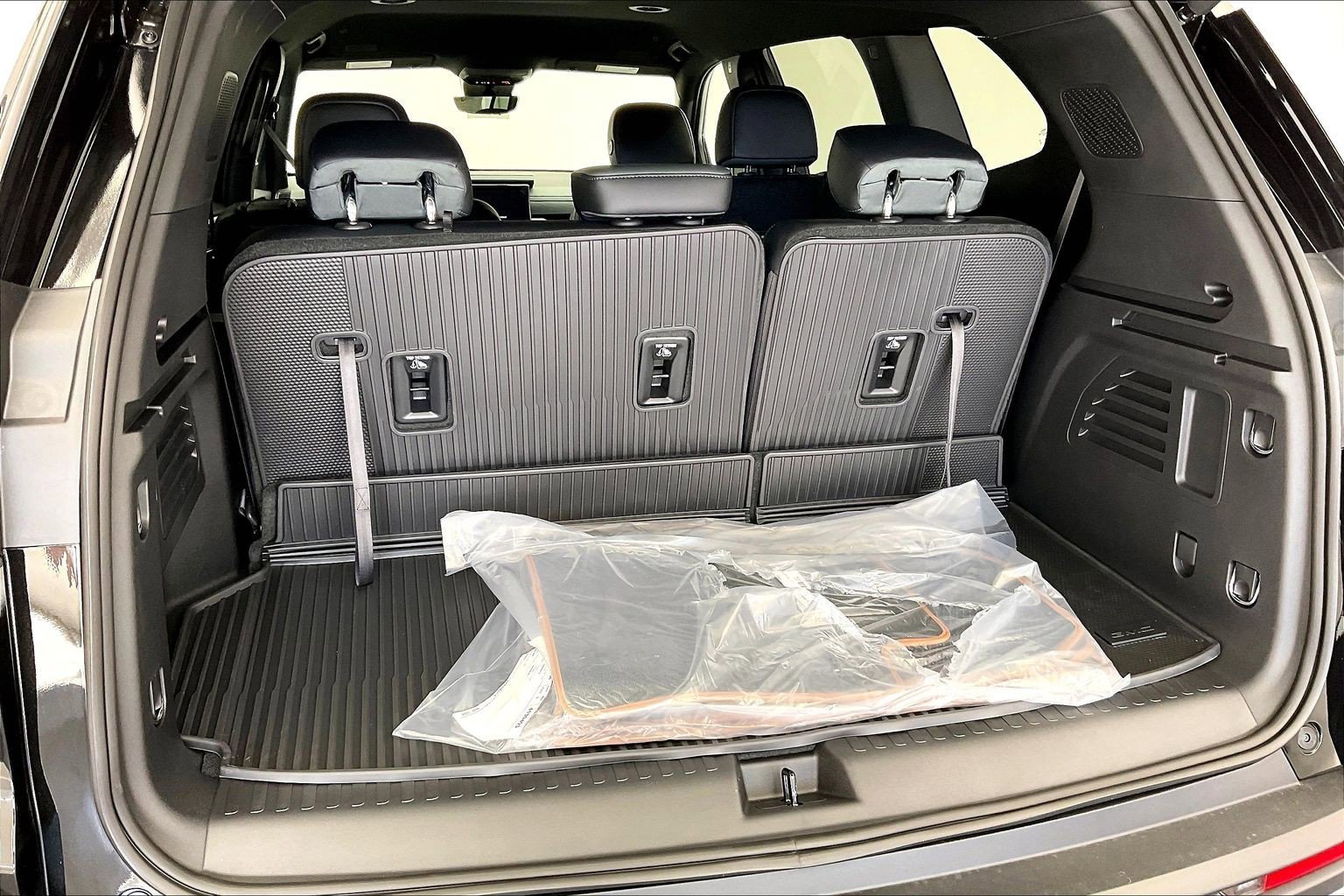 2026 GMC Acadia AT4 - Photo 11