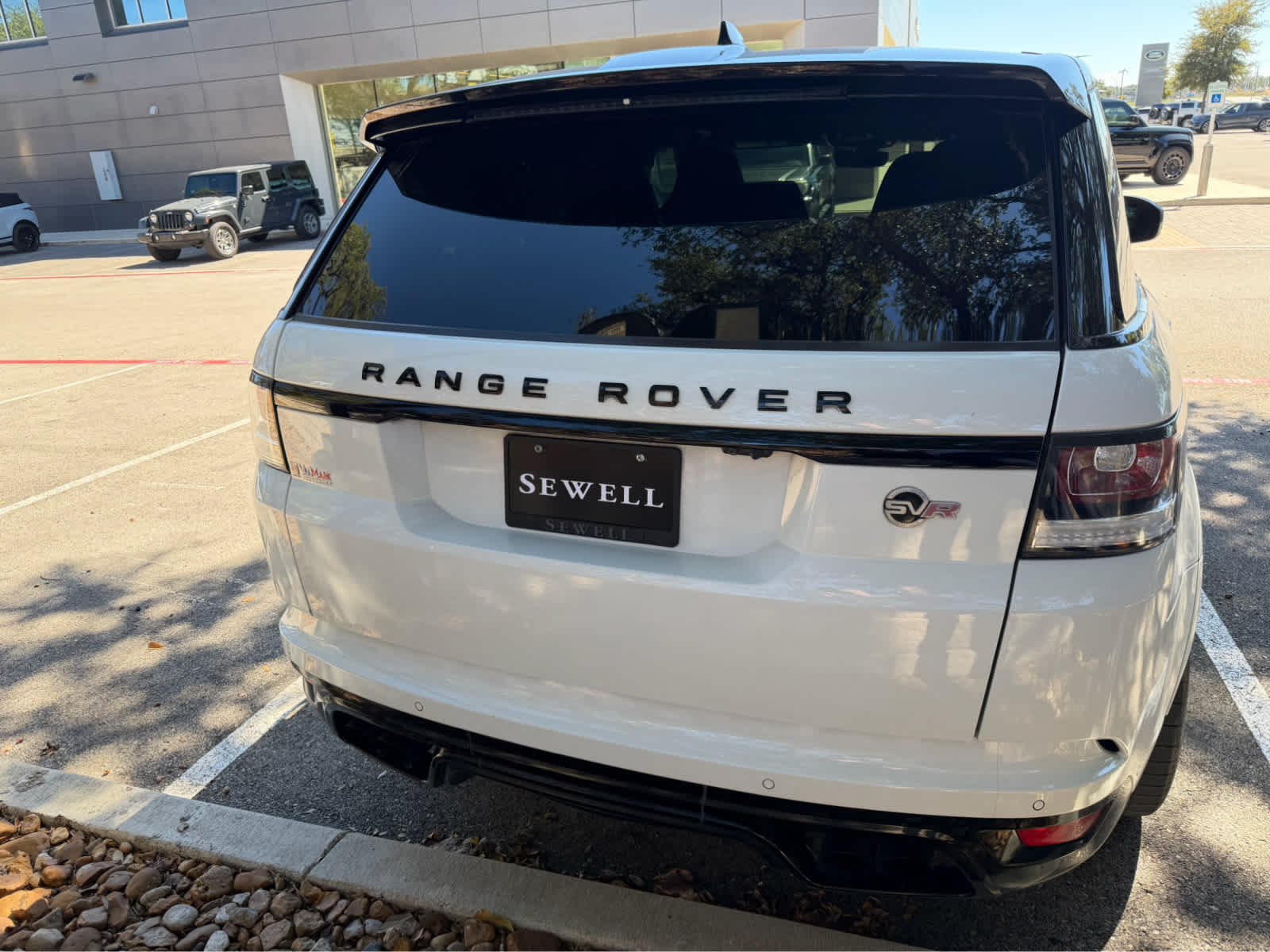 Used 2017  Land Rover SVR image 4