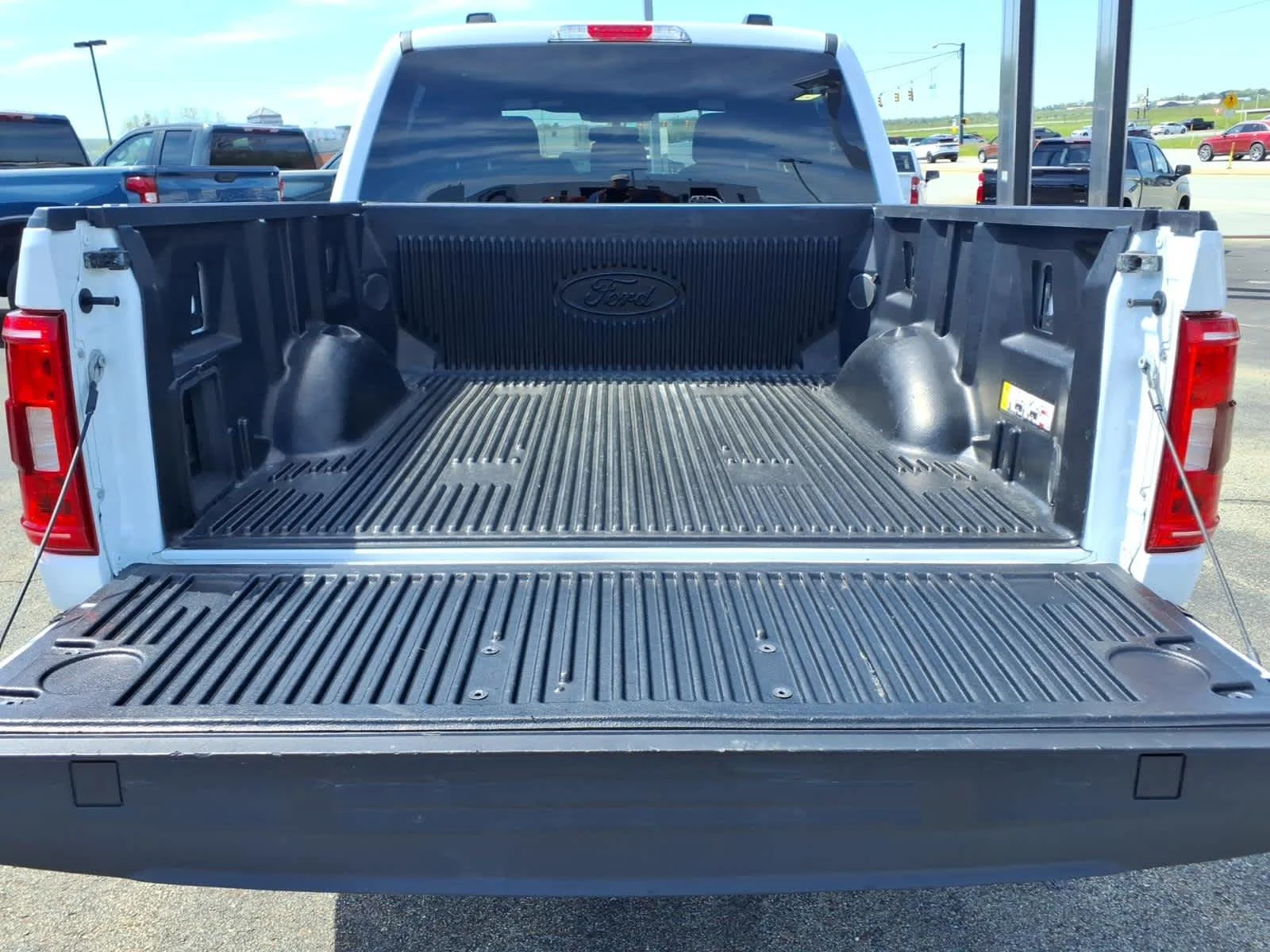 Used 2023 Oxford White Ford XLT image 14
