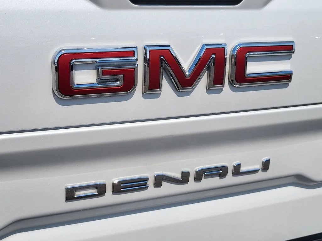 Used 2021 WHITE FROST TRICOAT GMC Denali image 8