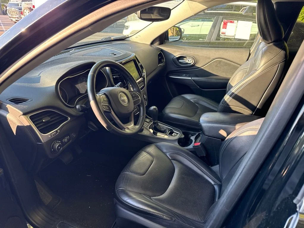 Used 2019 Black Jeep Limited image 3