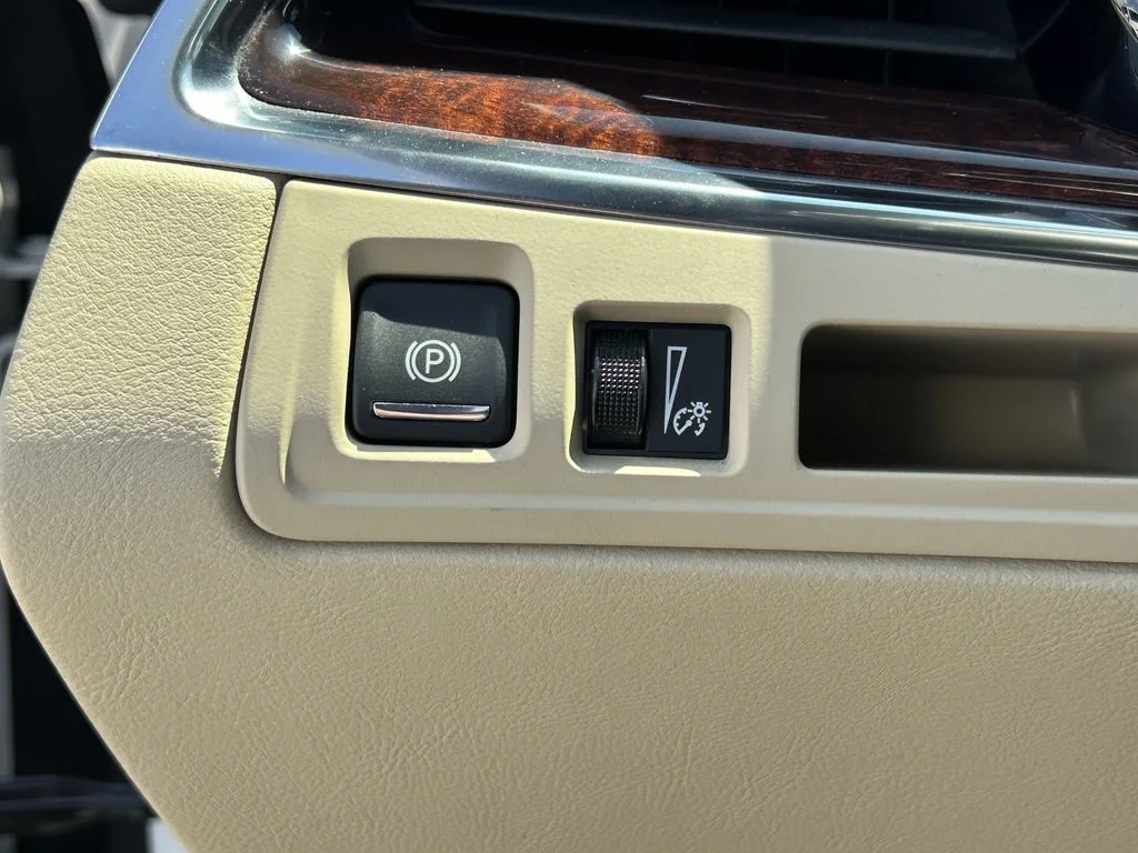 Used 2019 White Cadillac Luxury image 31