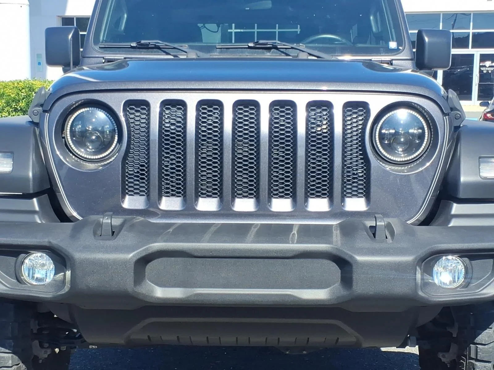 Used 2018 Granite Crystal Metallic Clearcoat Jeep Sport S image 14