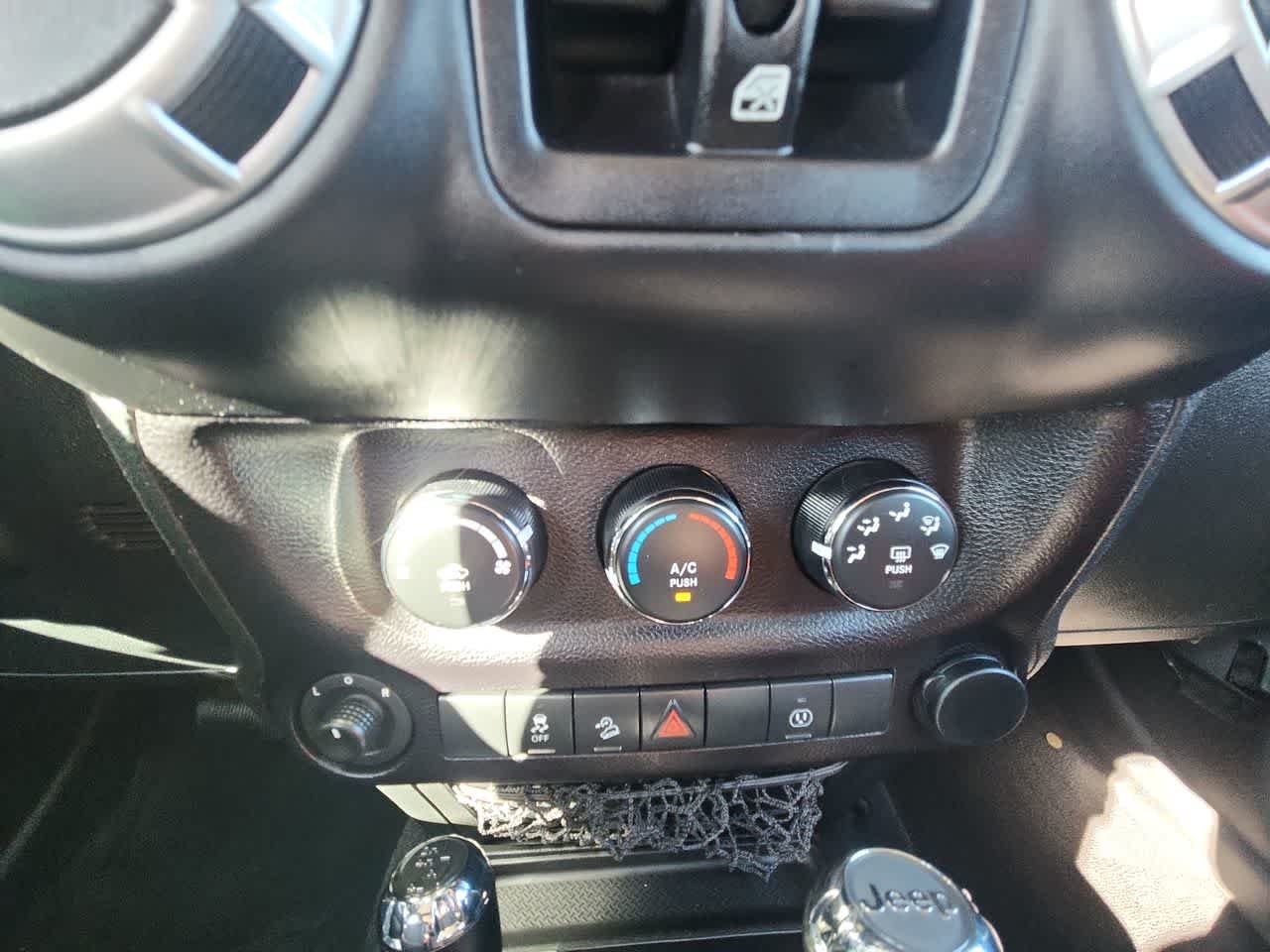 Used 2016 Silver Jeep Sahara image 19