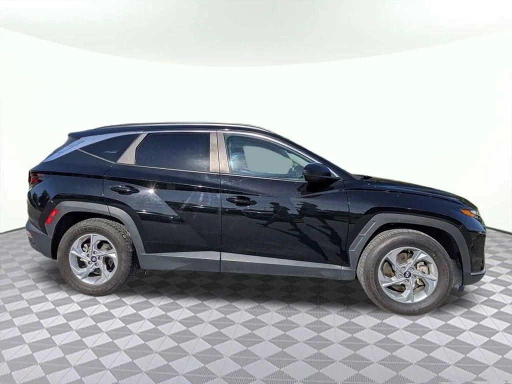 Used 2024 Black Hyundai SEL image 2