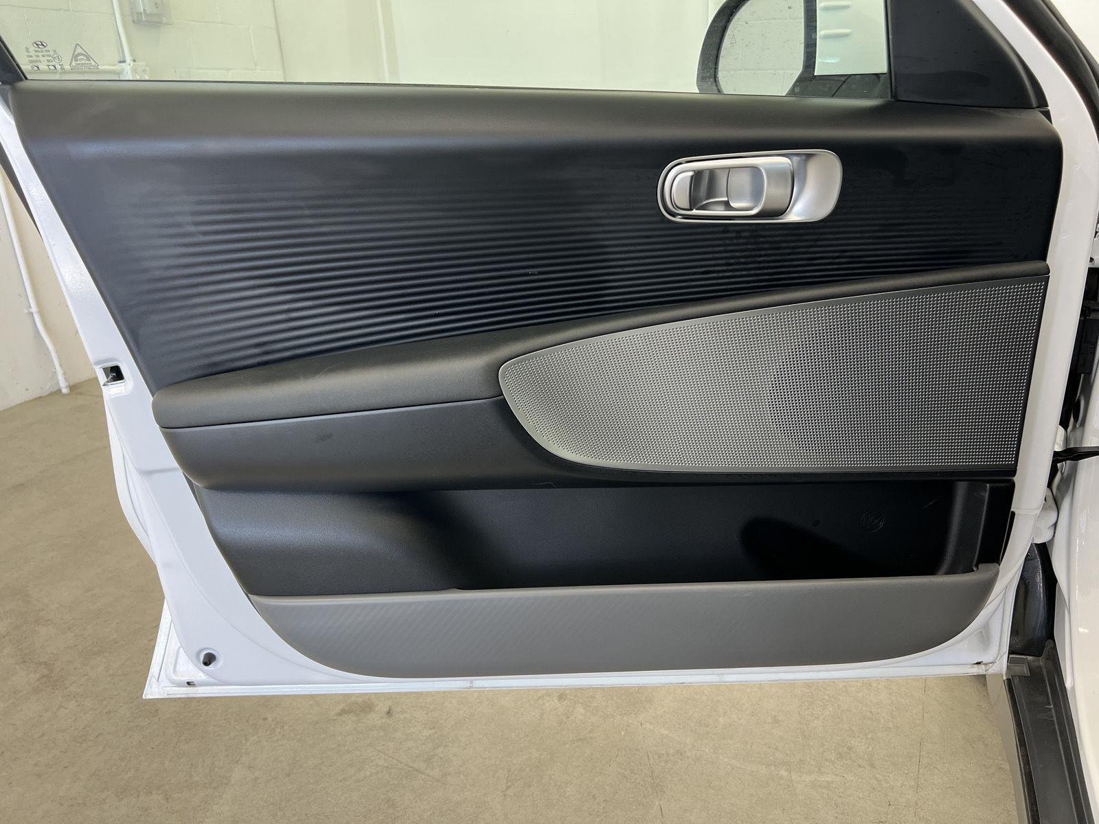 2025 Hyundai IONIQ 6 SE - Photo 11