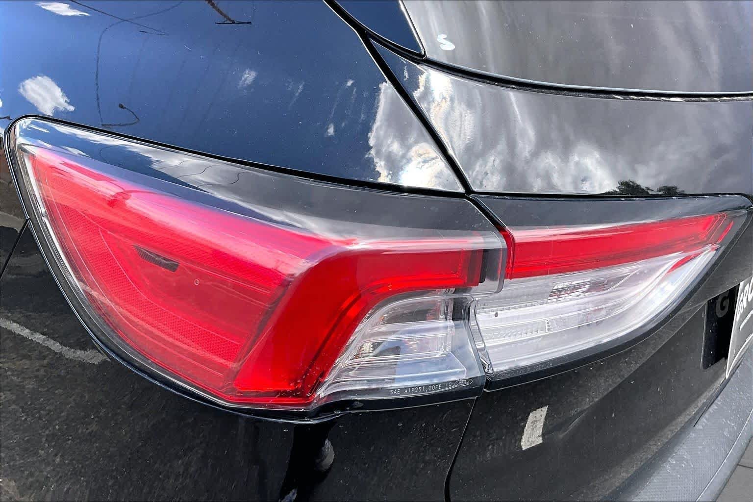 Used 2022 Agate Black Metallic Ford SEL Hybrid image 25