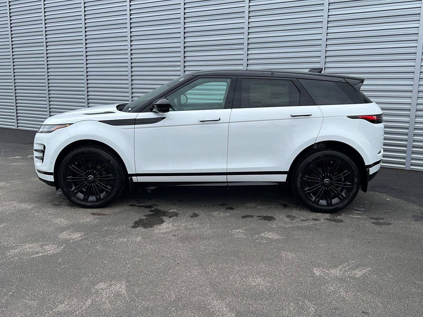 New 2026 Fuji White Land Rover Dynamic SE image 2