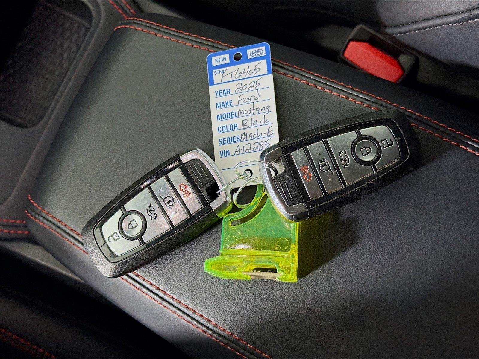 Used 2025 Shadow Black Ford Premium image 4