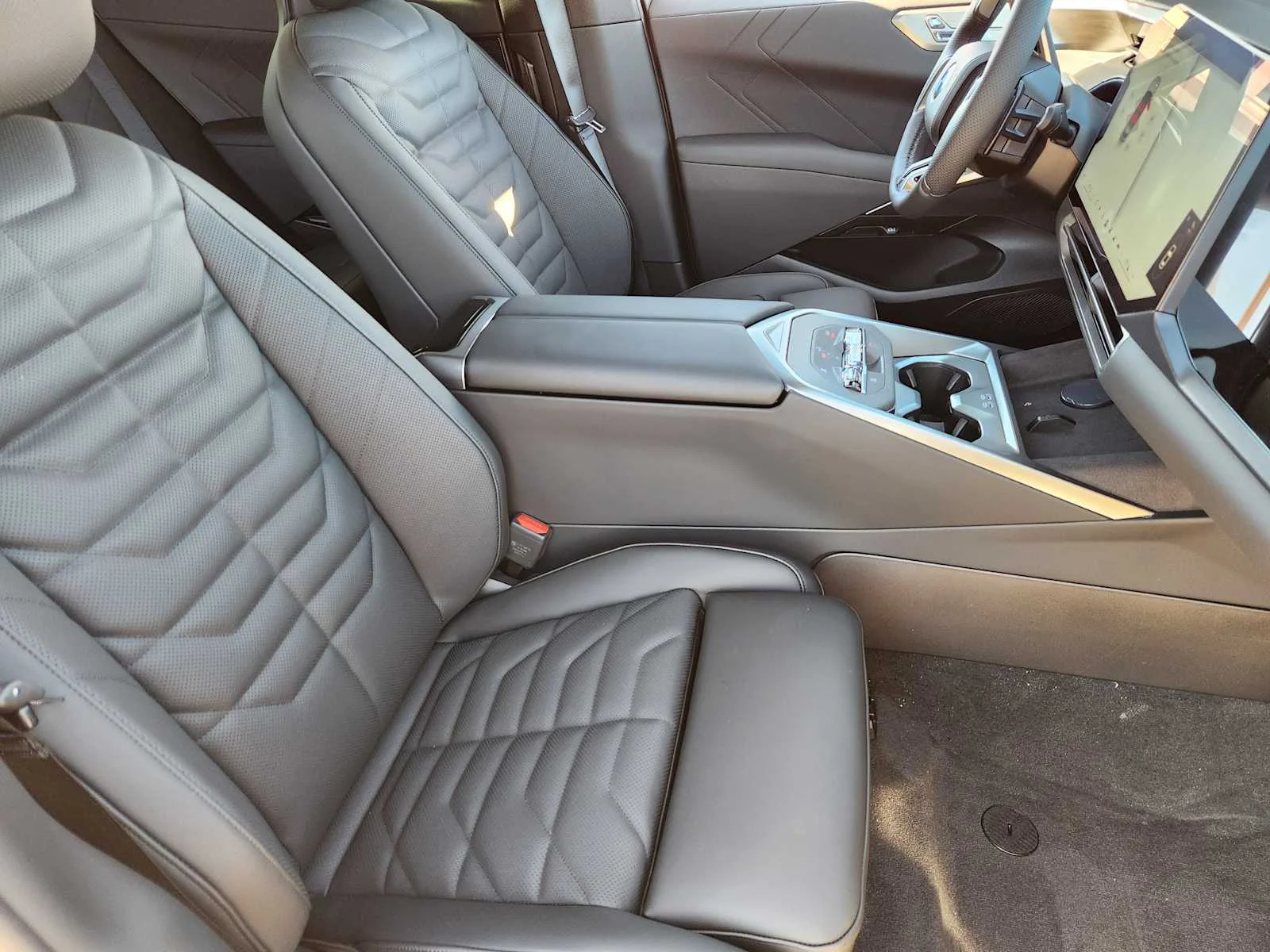 New 2027 Space Silver Metallic BMW 40 xDrive image 5