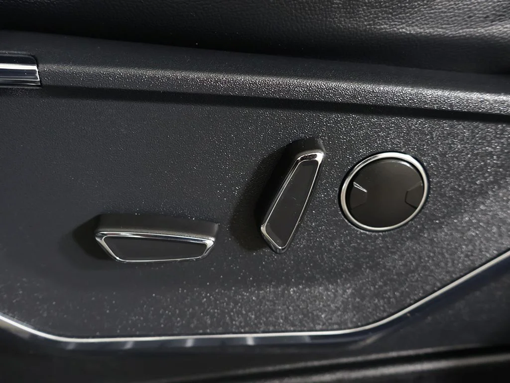 Used 2023 Avalanche Gray Ford Lariat image 39