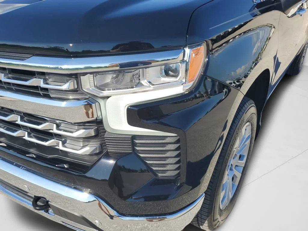 Used 2025 Black Chevrolet LTZ image 27