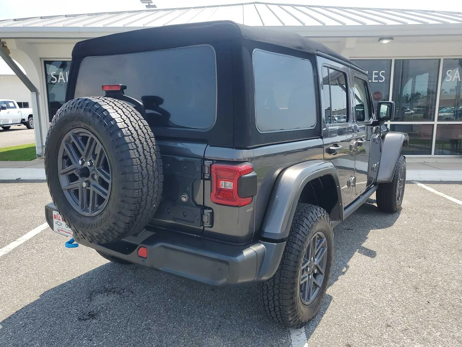 Used 2023 Gray Jeep Rubicon image 8