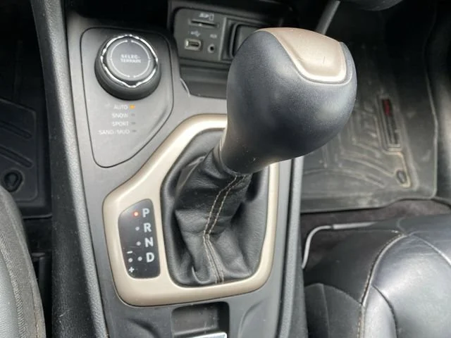 Used 2018 Bright White Clearcoat Jeep Limited image 19