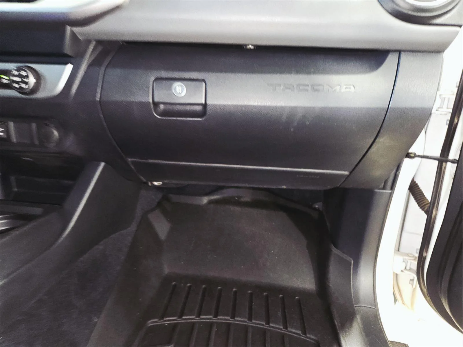 Used 2019 Super White Toyota SR5 image 42