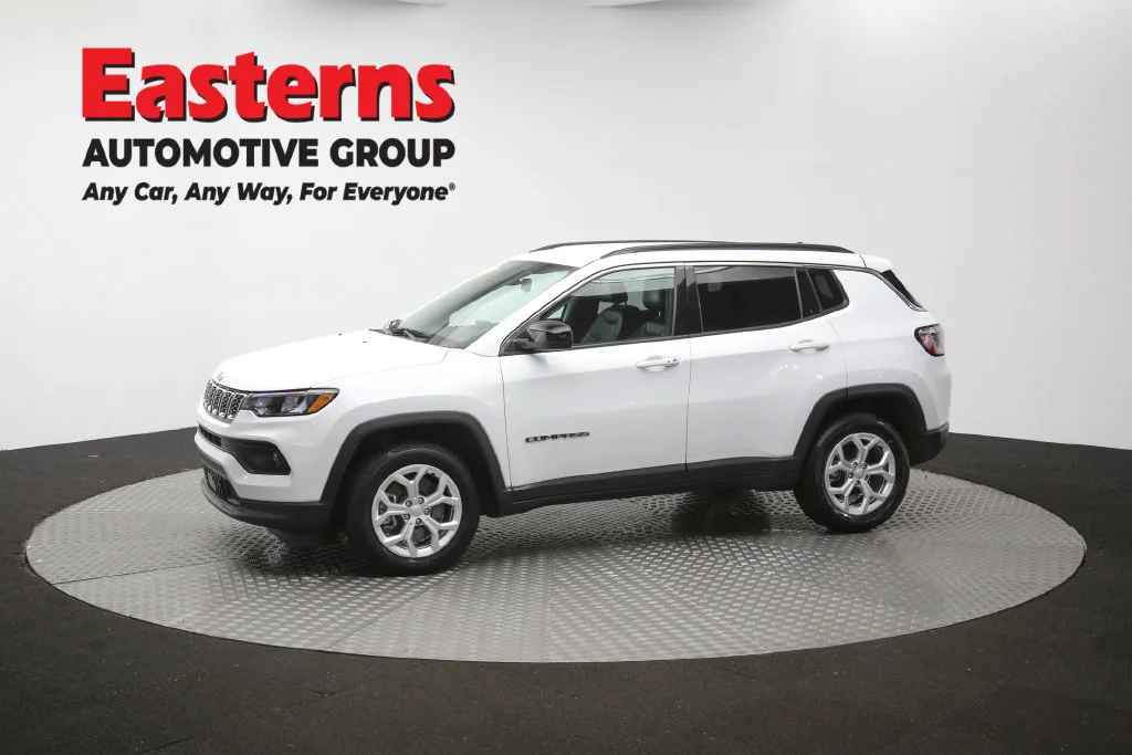 Used 2024 White Jeep Latitude image 53