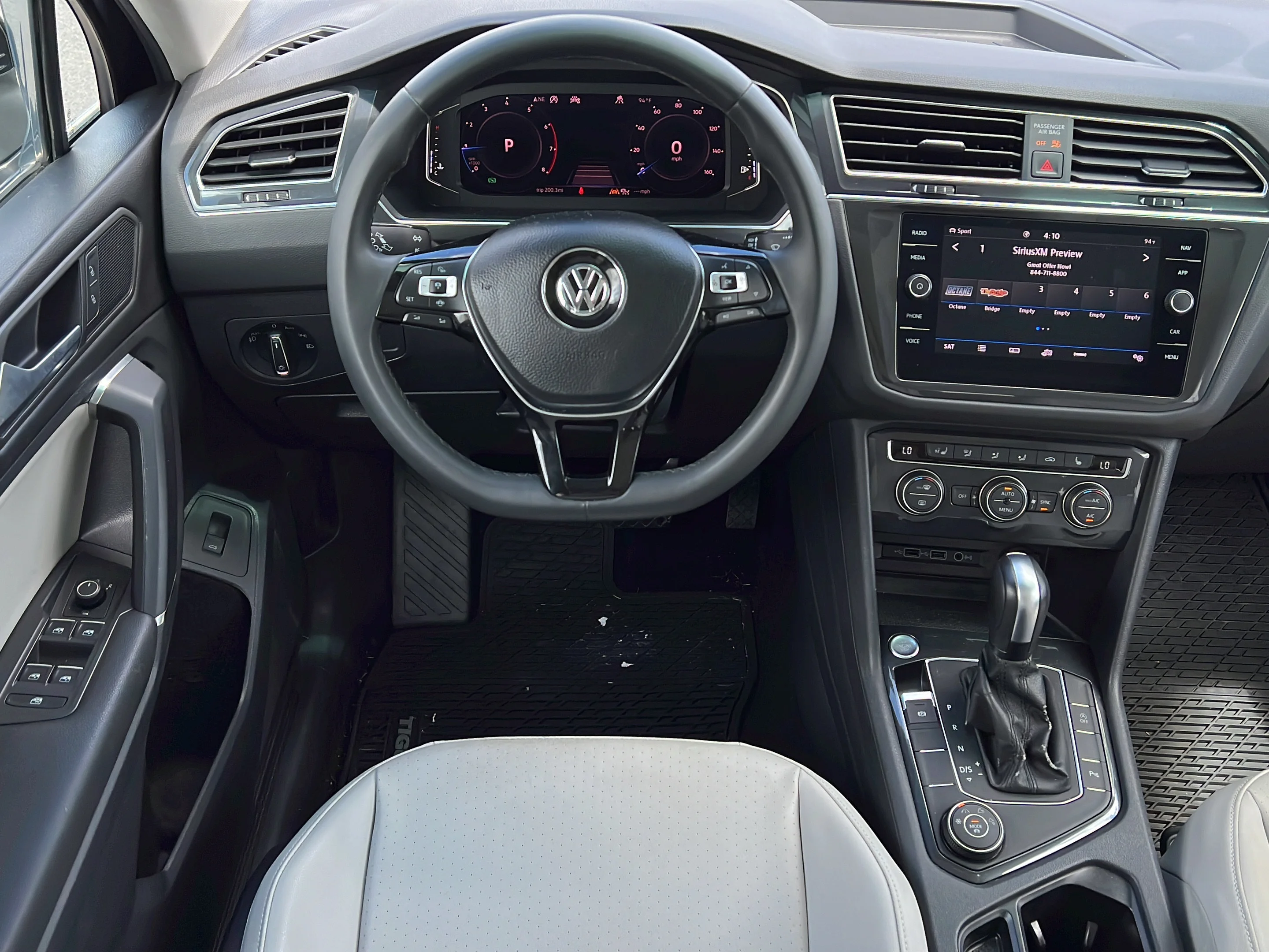 Used 2020 Deep Black Volkswagen SEL image 13