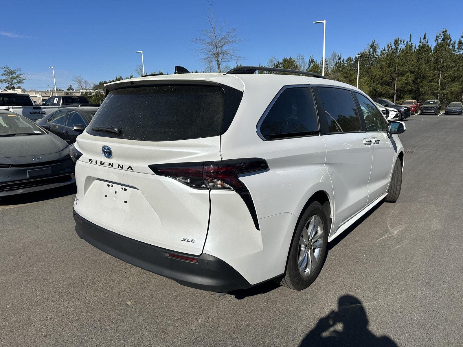 2025 Toyota RAV4 XSE - Photo 98