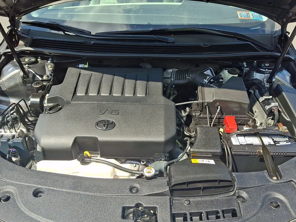 Used 2016 Gray Toyota XLE Premium image 29