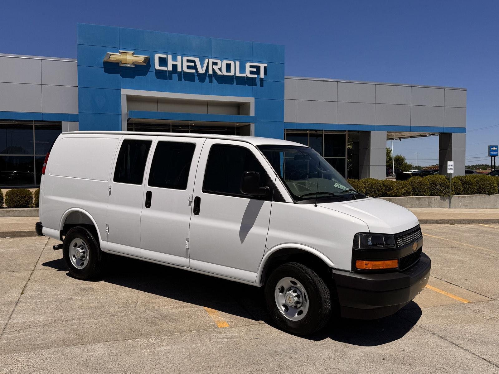 New 2026 Summit White Chevrolet WT image 46