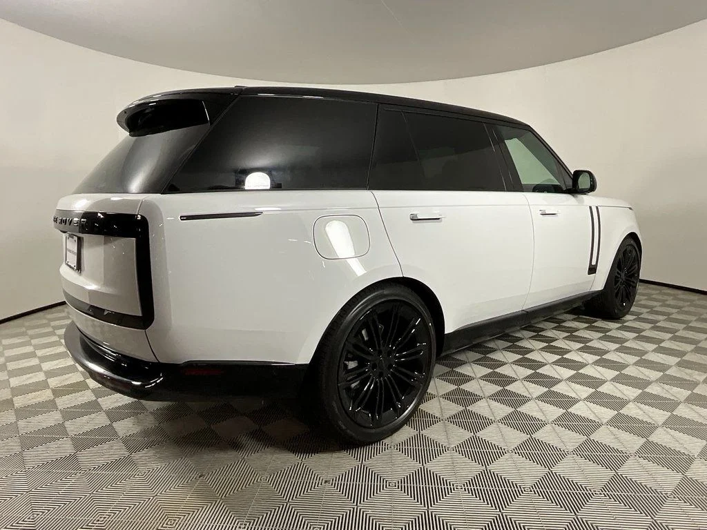 New 2026 Fuji White Land Rover SE 7 Seats image 2