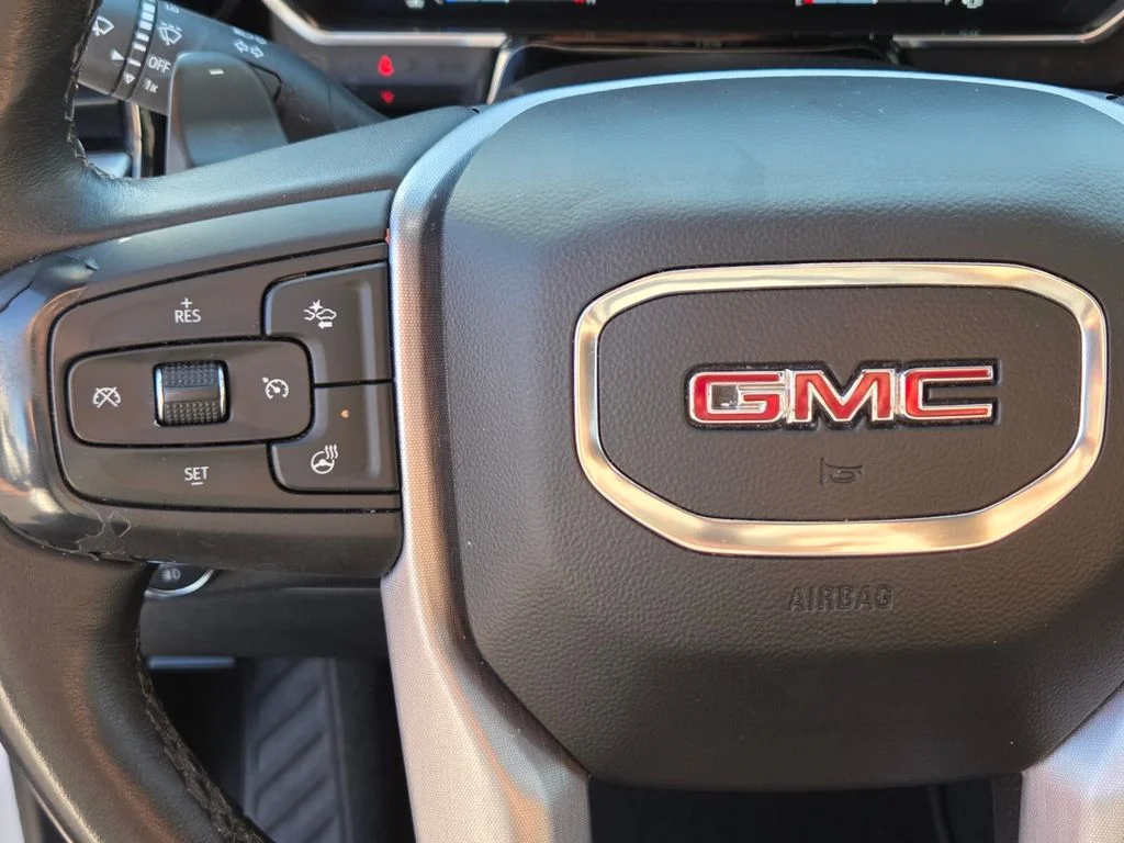 Used 2023 White GMC SLT image 25