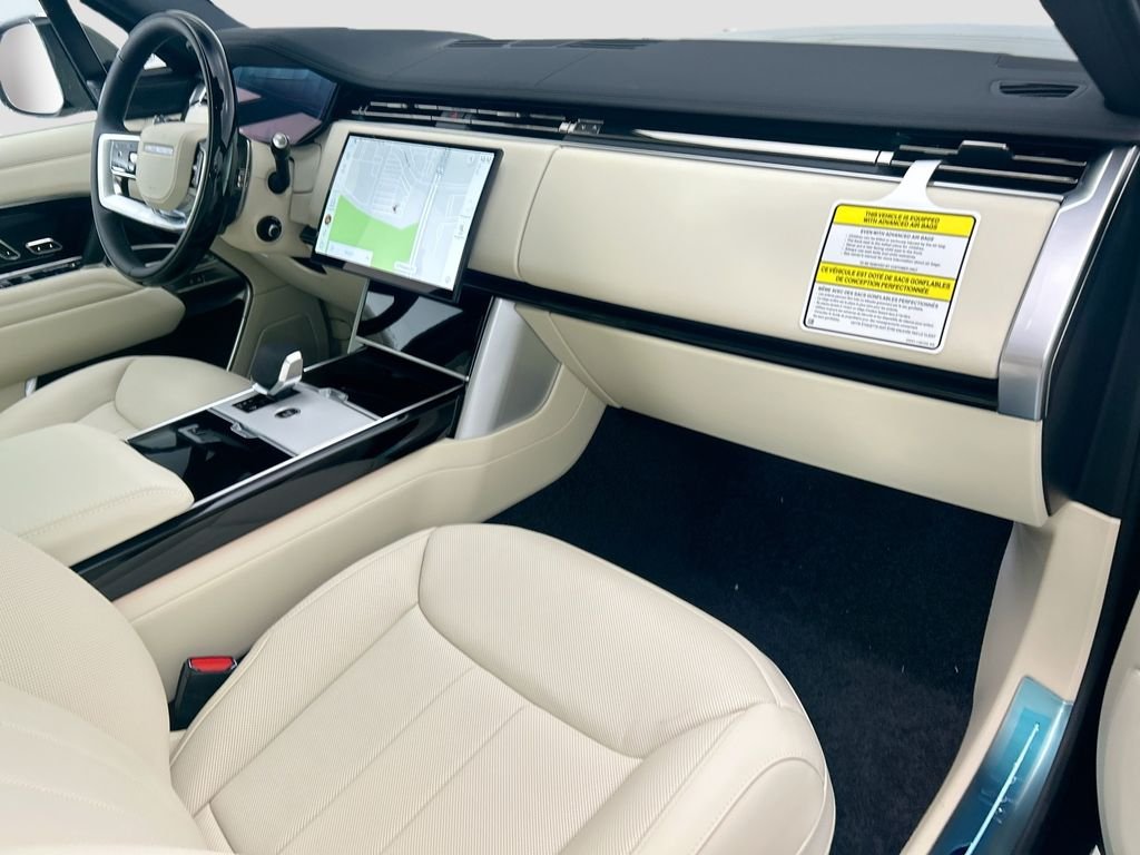 New 2026 Santorini Black Land Rover SE image 16