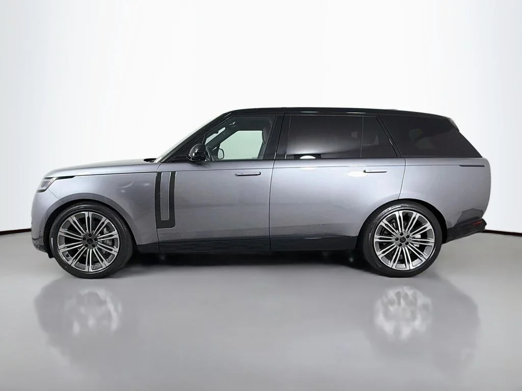 New 2026 Eiger Grey Land Rover SE image 8
