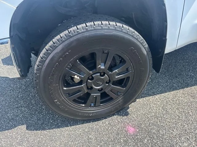Used 2016  Toyota SR5 image 11