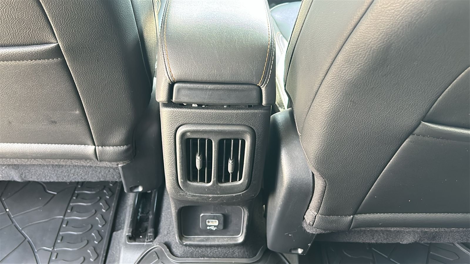 Used 2020 Black Jeep Latitude image 16