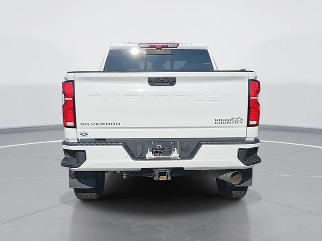 Used 2024 White Chevrolet High Country image 4