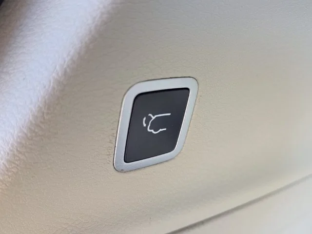 Used 2020 White Chrysler Limited image 16