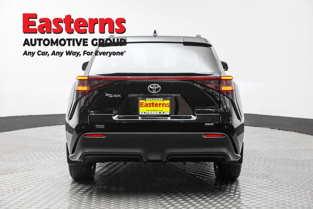Used 2023 Black Toyota XLE image 6