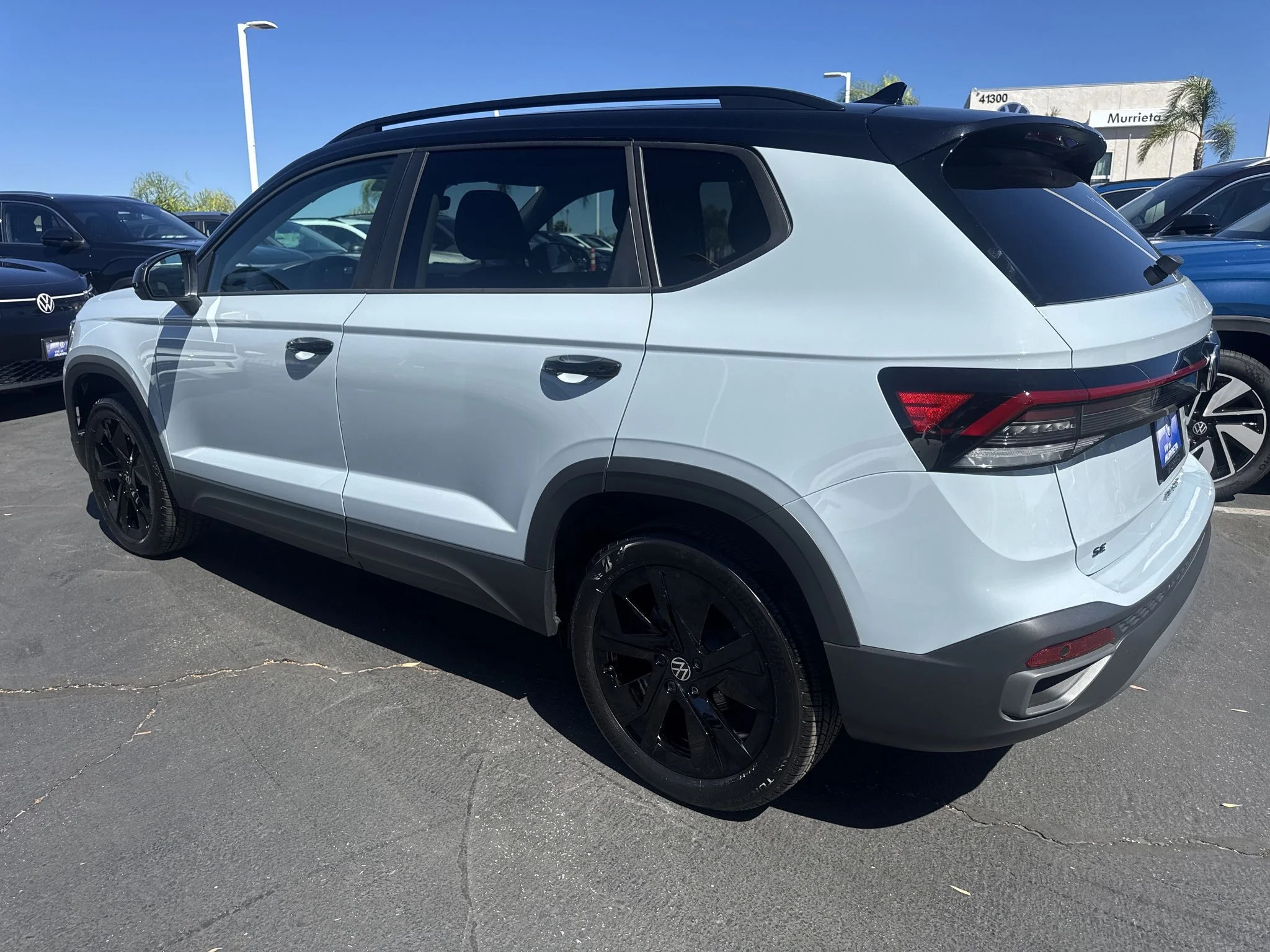 New 2027 Monument Gray w/Deep Black Roof Volkswagen SE Black image 6