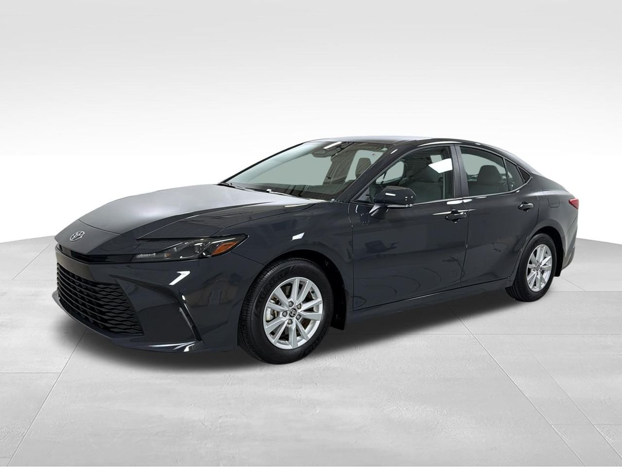 2025 Toyota Camry LE Hybrid's photo