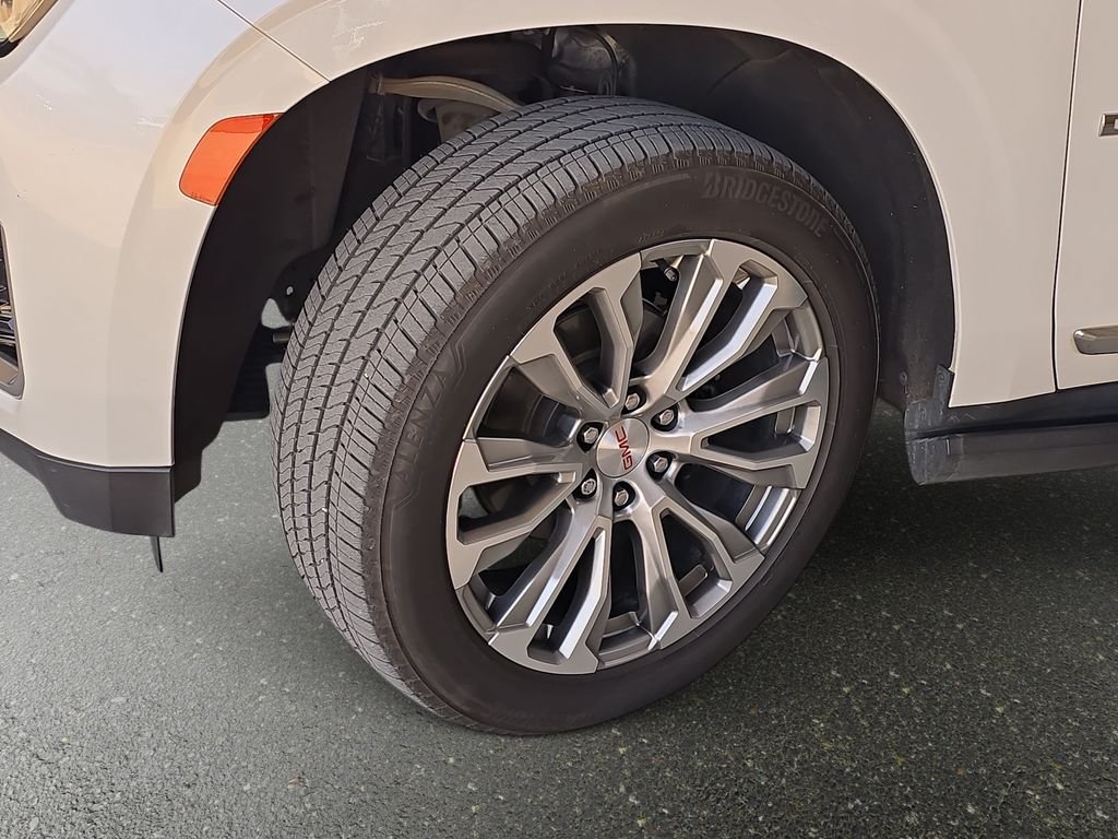 Used 2021 White GMC Denali image 32