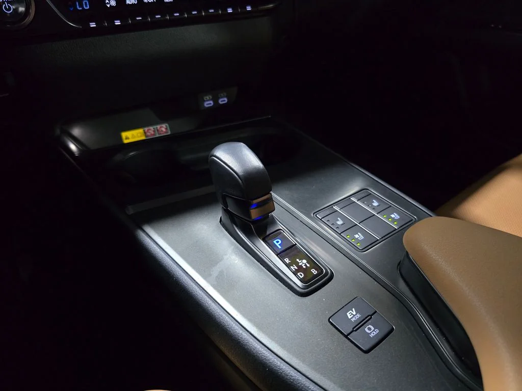 Used 2025 White Lexus 300h F SPORT Design image 24
