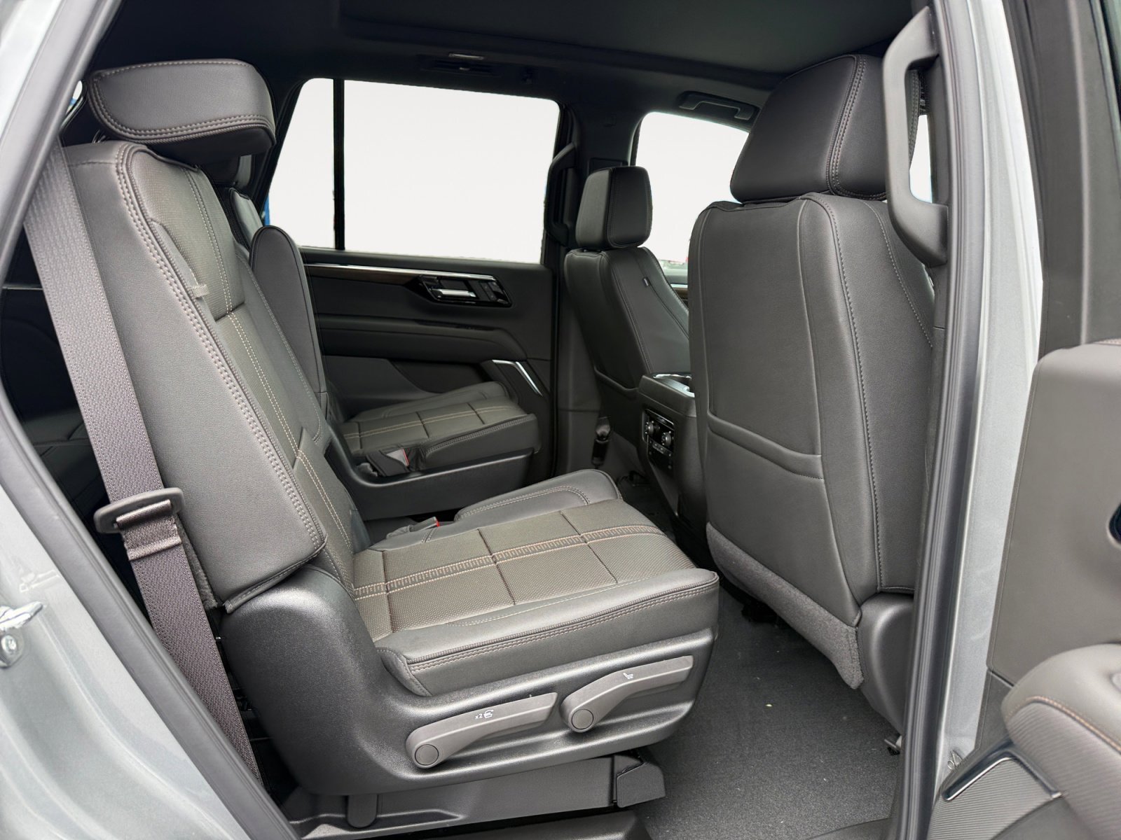 New 2026 Sterling Gray Metallic Chevrolet High Country image 18