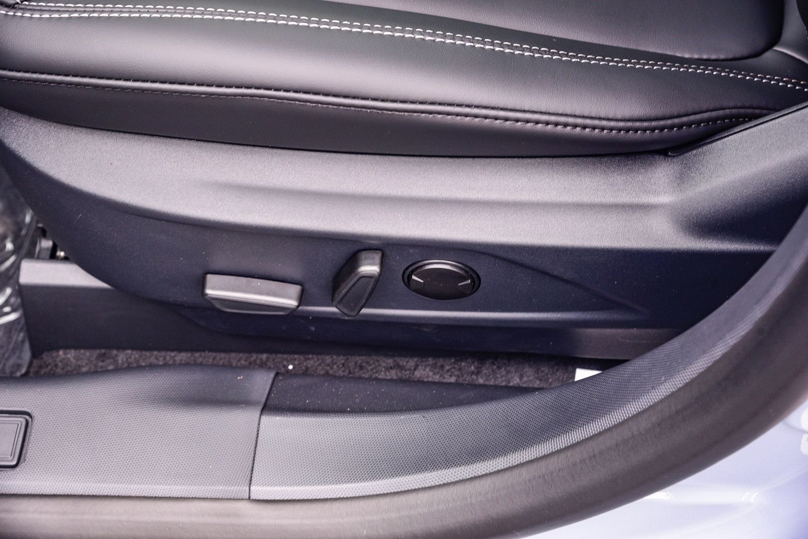 New 2026 Glacier Gray Metallic Tri-coat Ford Select image 19