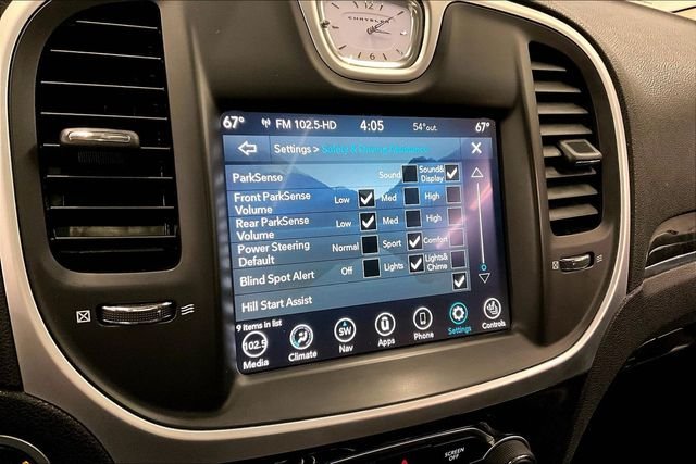 2023 Chrysler 300 Touring L - Photo 34