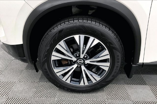 Used 2021 Glacier White Nissan SV image 10
