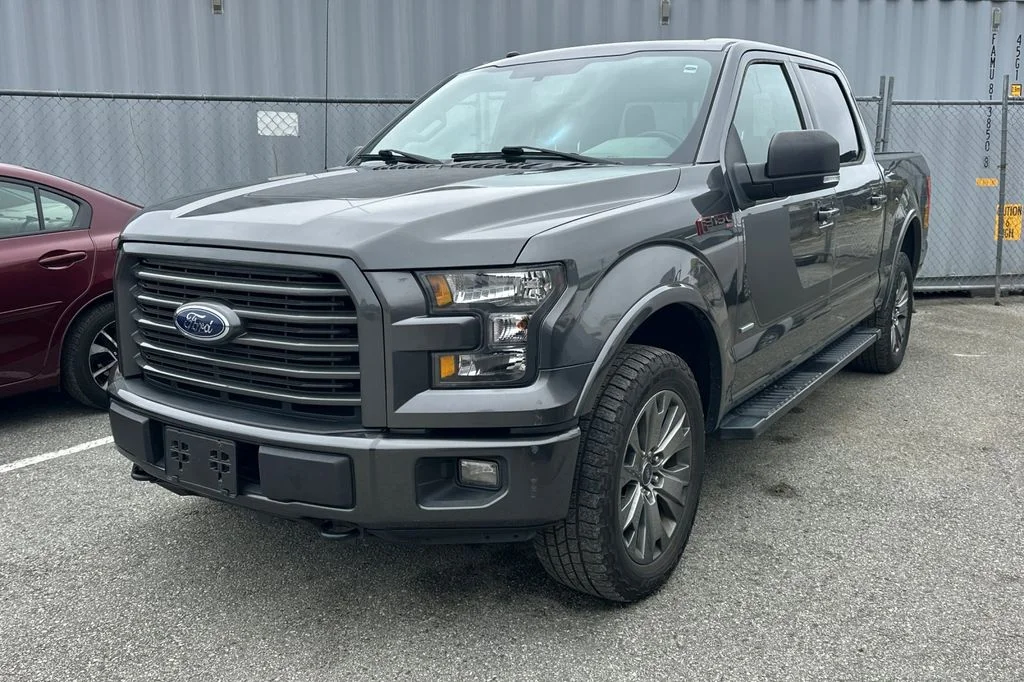 Used 2017 Gray Ford XLT image 2